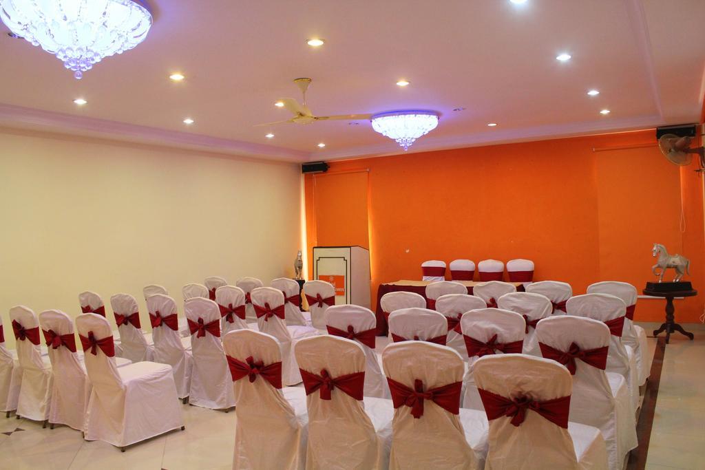 Yasodha Towers Hotel Hosūr Exterior foto