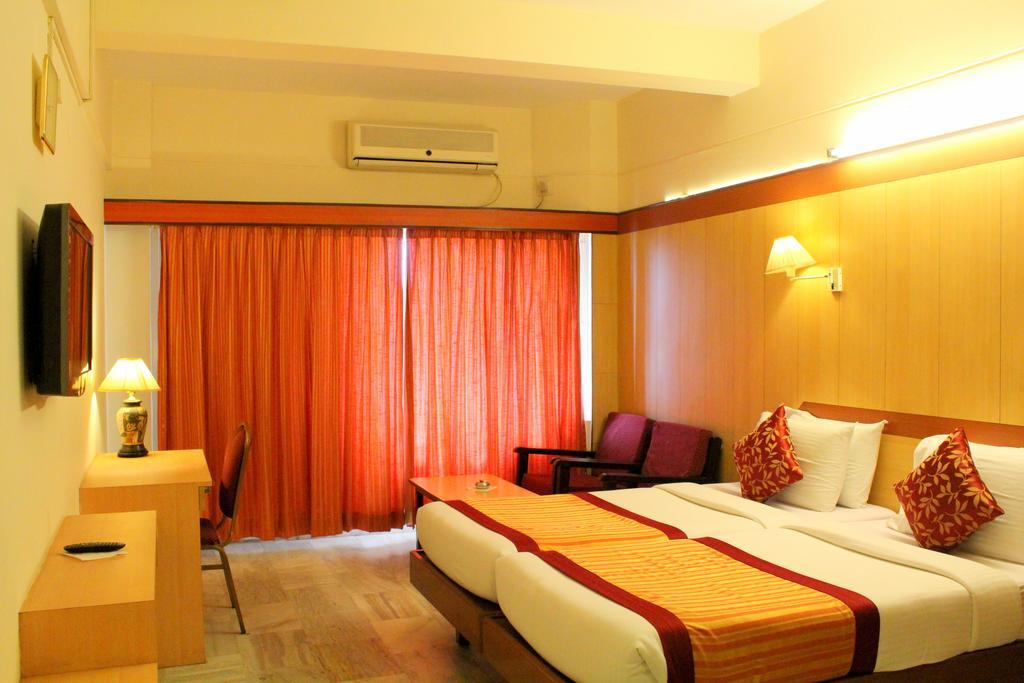 Yasodha Towers Hotel Hosūr Quarto foto