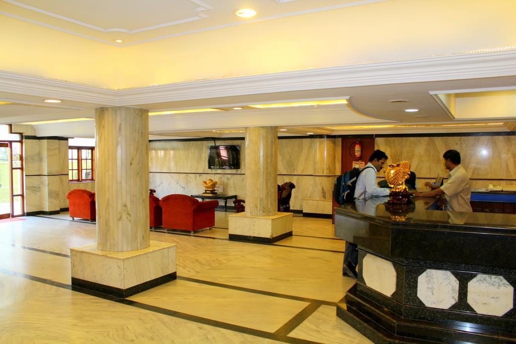 Yasodha Towers Hotel Hosūr Exterior foto