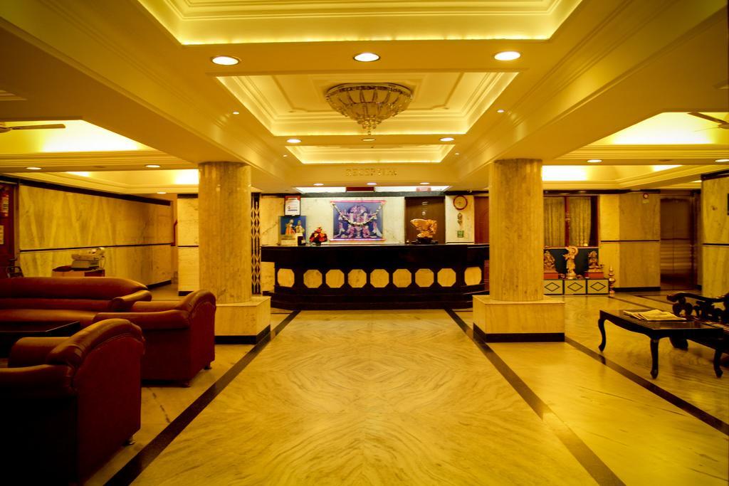 Yasodha Towers Hotel Hosūr Exterior foto