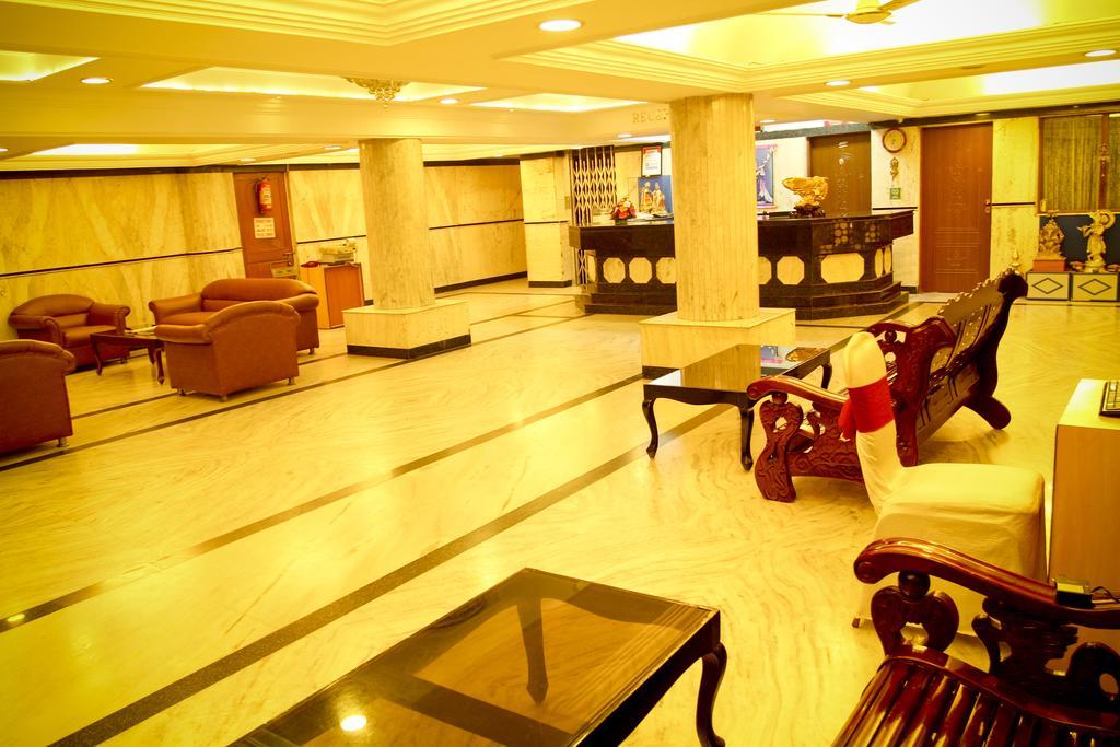 Yasodha Towers Hotel Hosūr Exterior foto