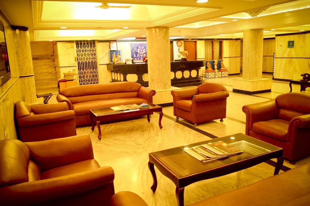 Yasodha Towers Hotel Hosūr Exterior foto