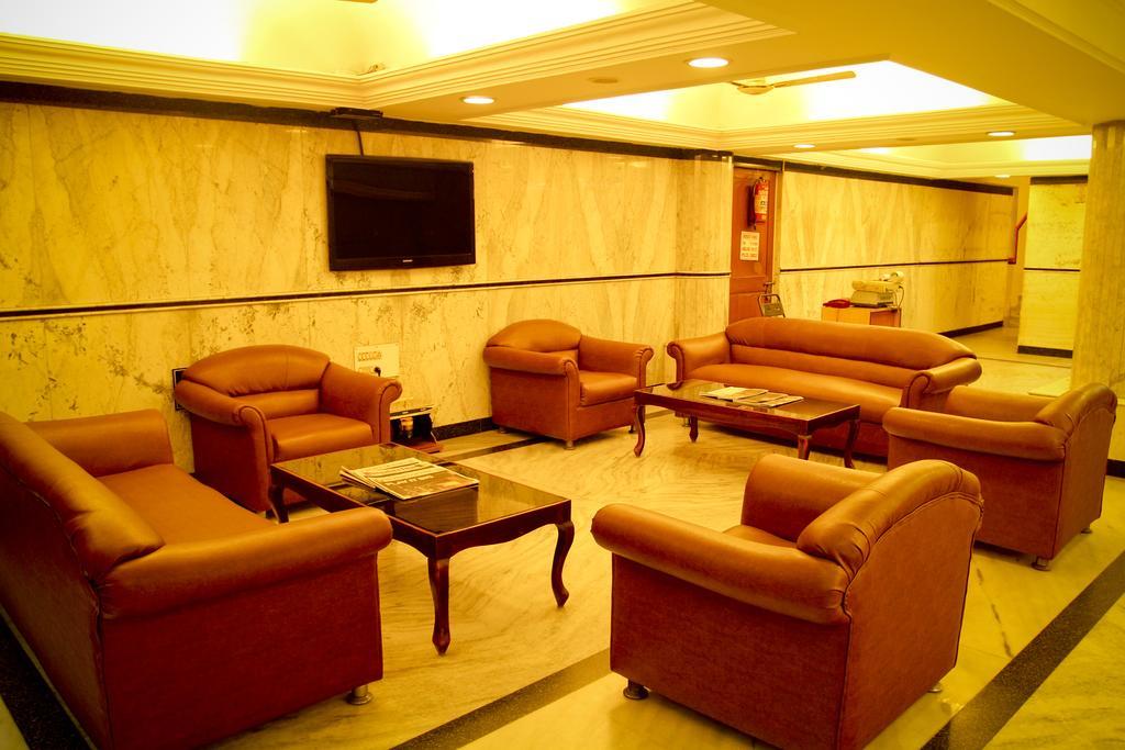 Yasodha Towers Hotel Hosūr Exterior foto