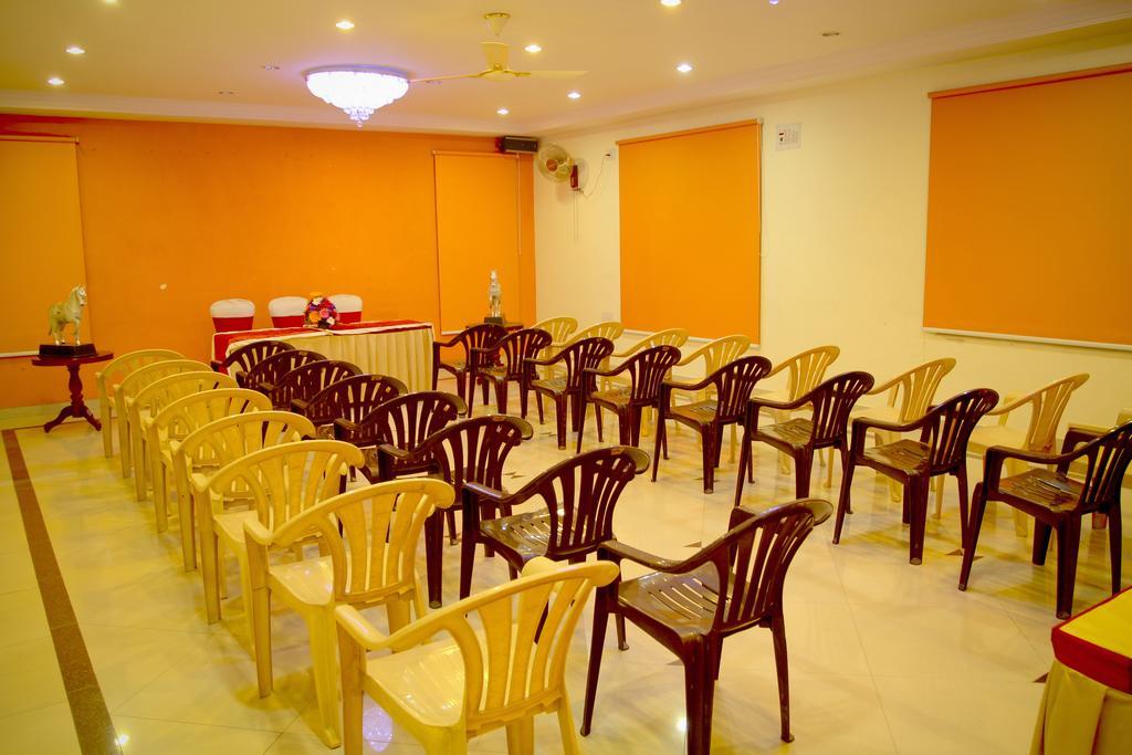 Yasodha Towers Hotel Hosūr Exterior foto